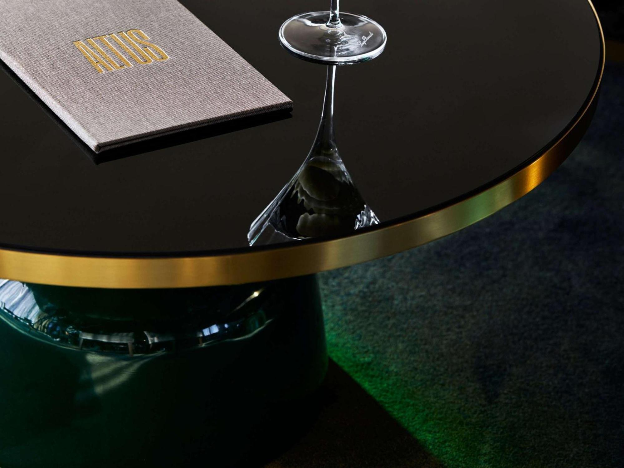 Hotel Chadstone Melbourne Mgallery Collection Экстерьер фото A table at the bar