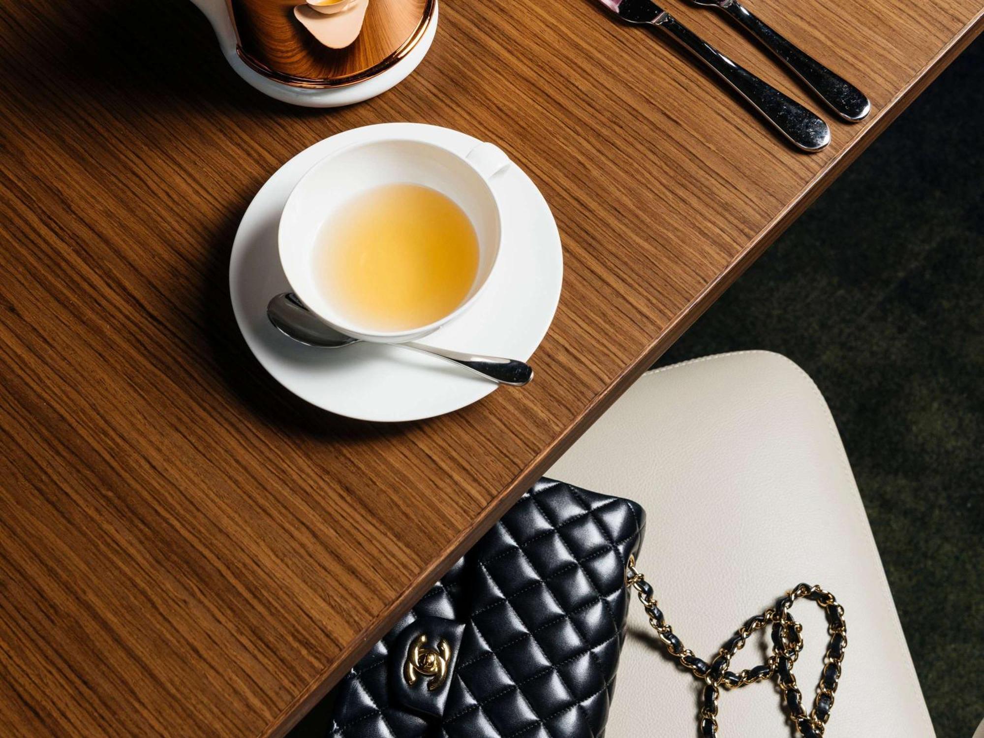 Hotel Chadstone Melbourne Mgallery Collection Экстерьер фото A Chanel 2.55 bag