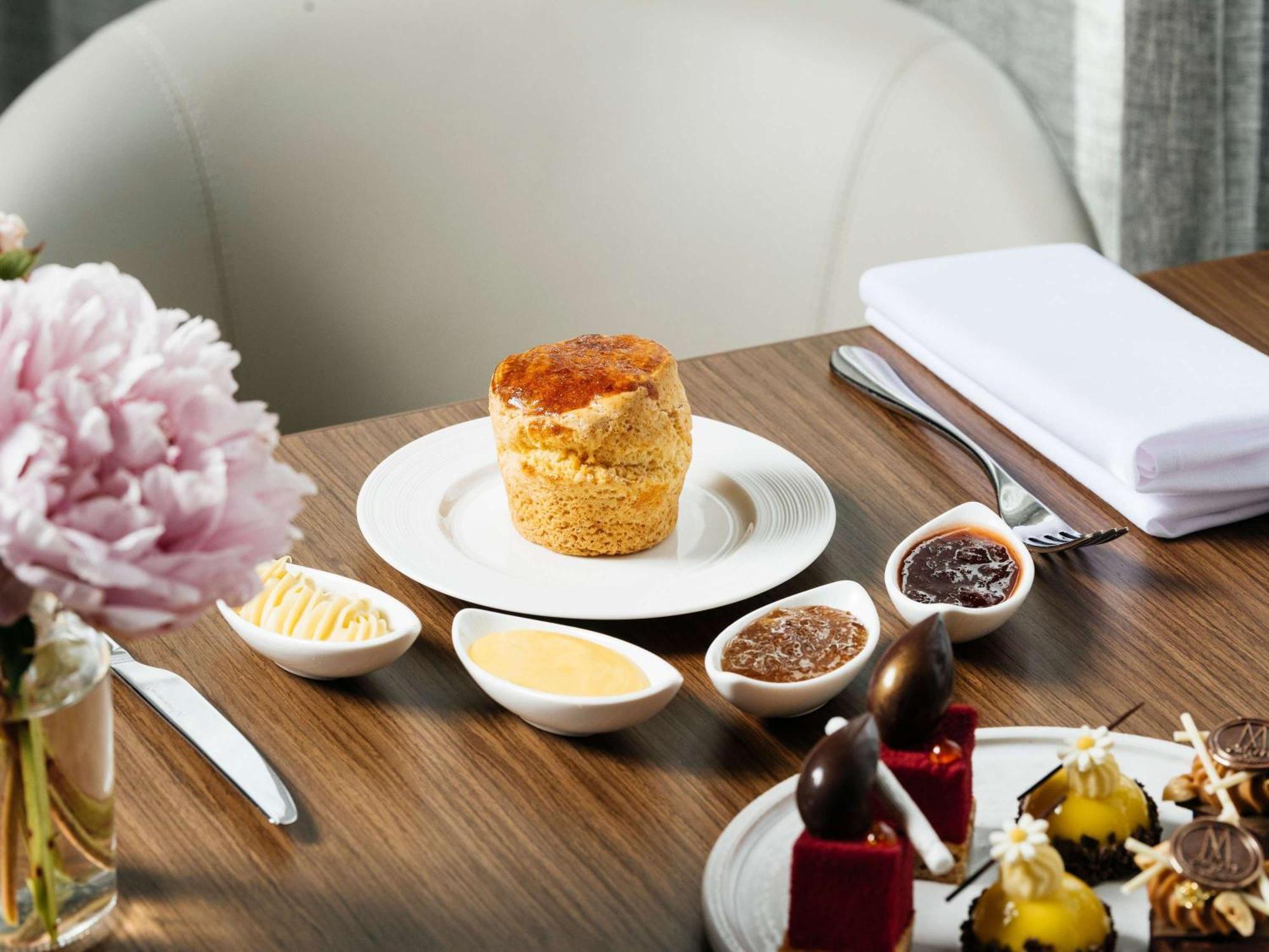 Hotel Chadstone Melbourne Mgallery Collection Экстерьер фото A selection of desserts